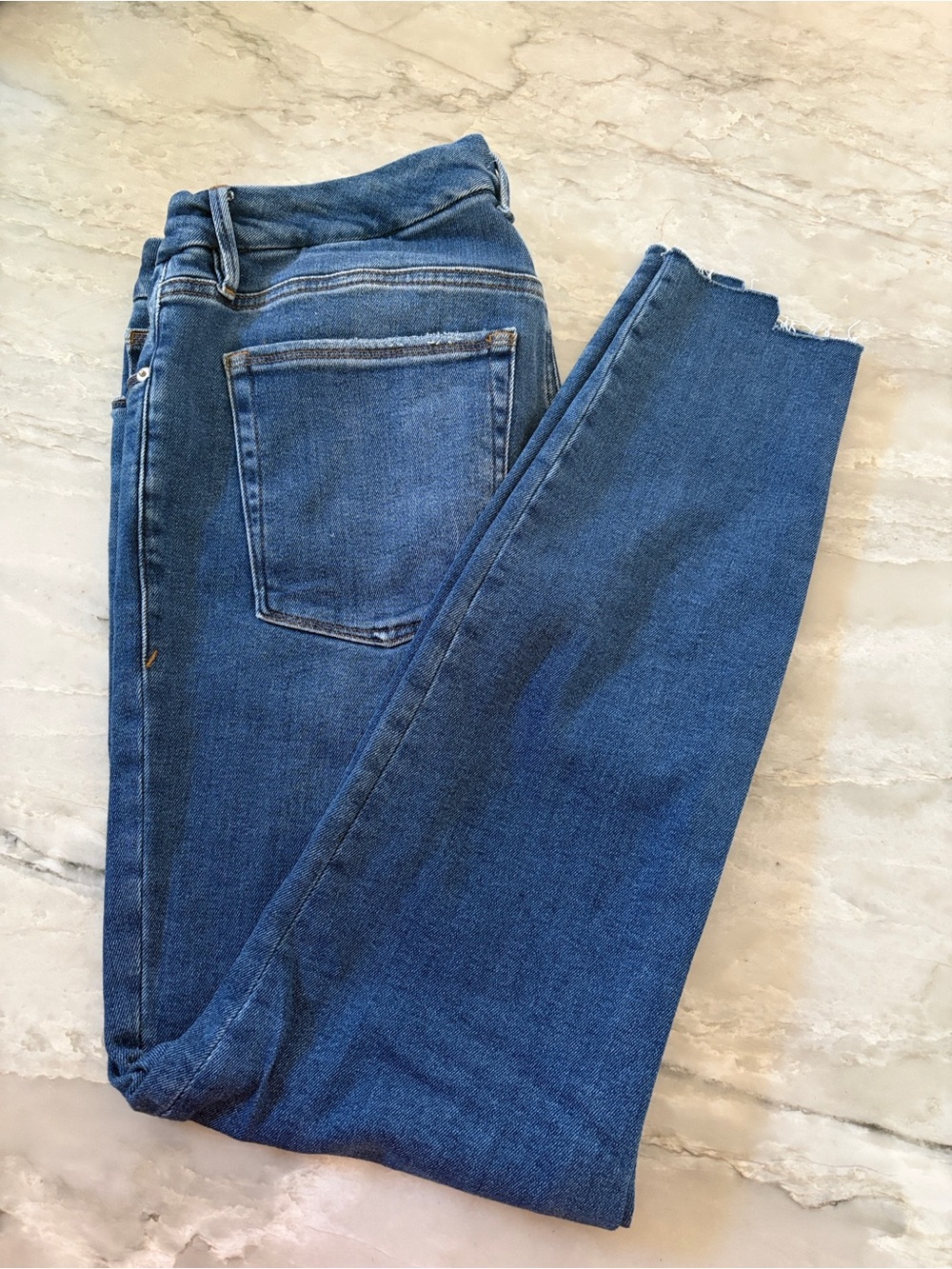 Good American Skinny Jeans in Medium Blue Wash